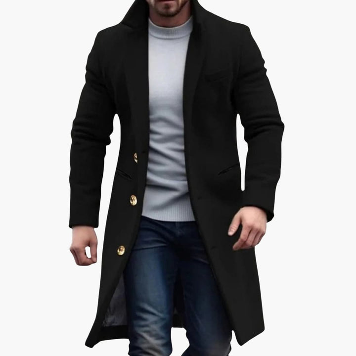 Pánský dlouhý kabát – styl s knoflíkovou patkou