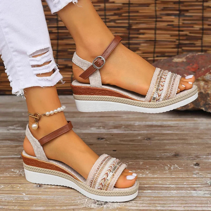 Ženské platformové sandály v boho stylu