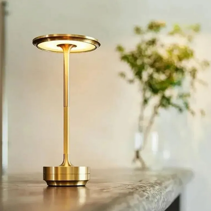 Jednoduchá nabíjecí bezdrátová stolní lampa