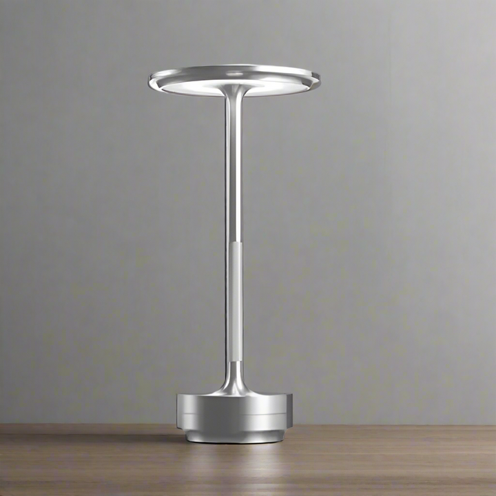 Jednoduchá nabíjecí bezdrátová stolní lampa