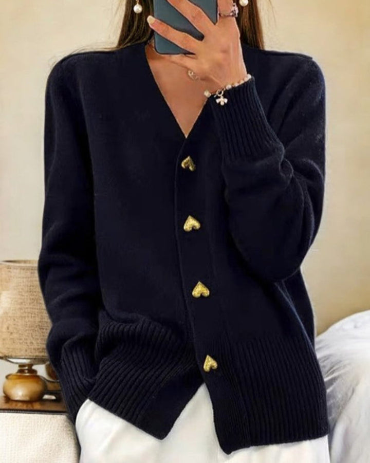 Teplo, elegance a nadčasový ženský šarm cardigan